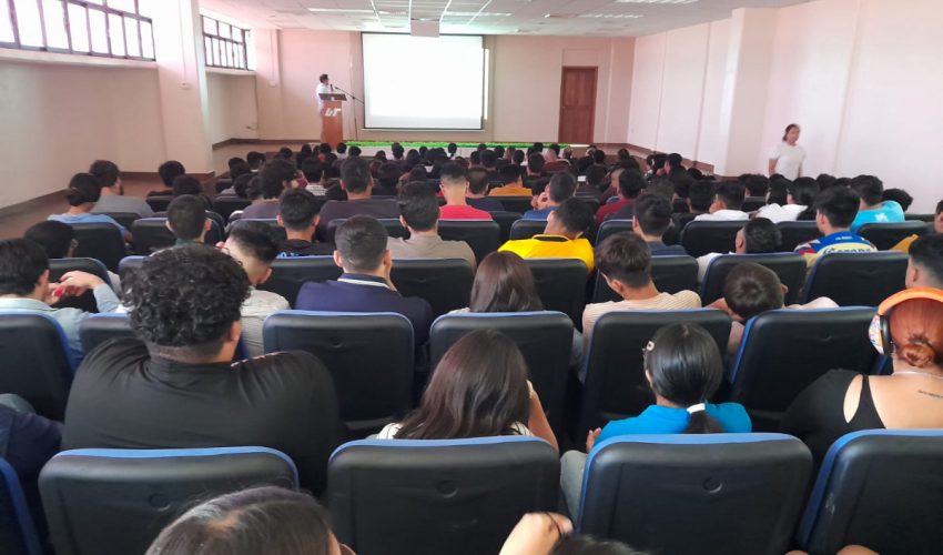 Dan plática sobre NODEES en la UT