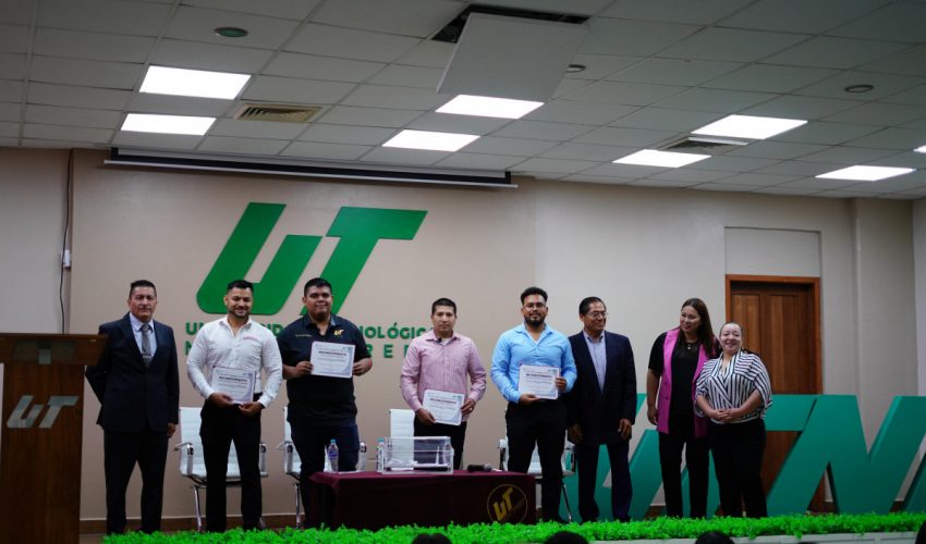 Panel de Egresados en la UT