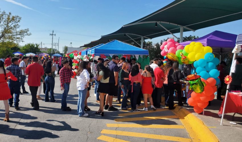 Celebran alumnos de la UT de Nuevo Laredo kermese mexicana