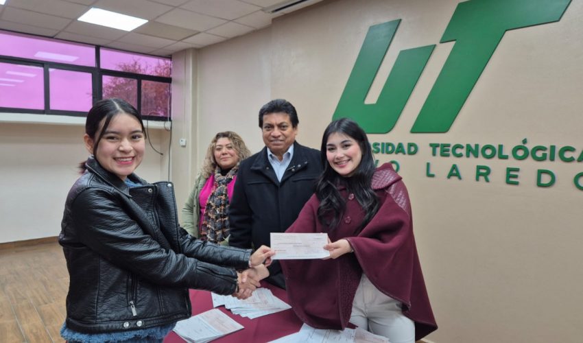 Entregan 56 becas a alumnos de la UTNL